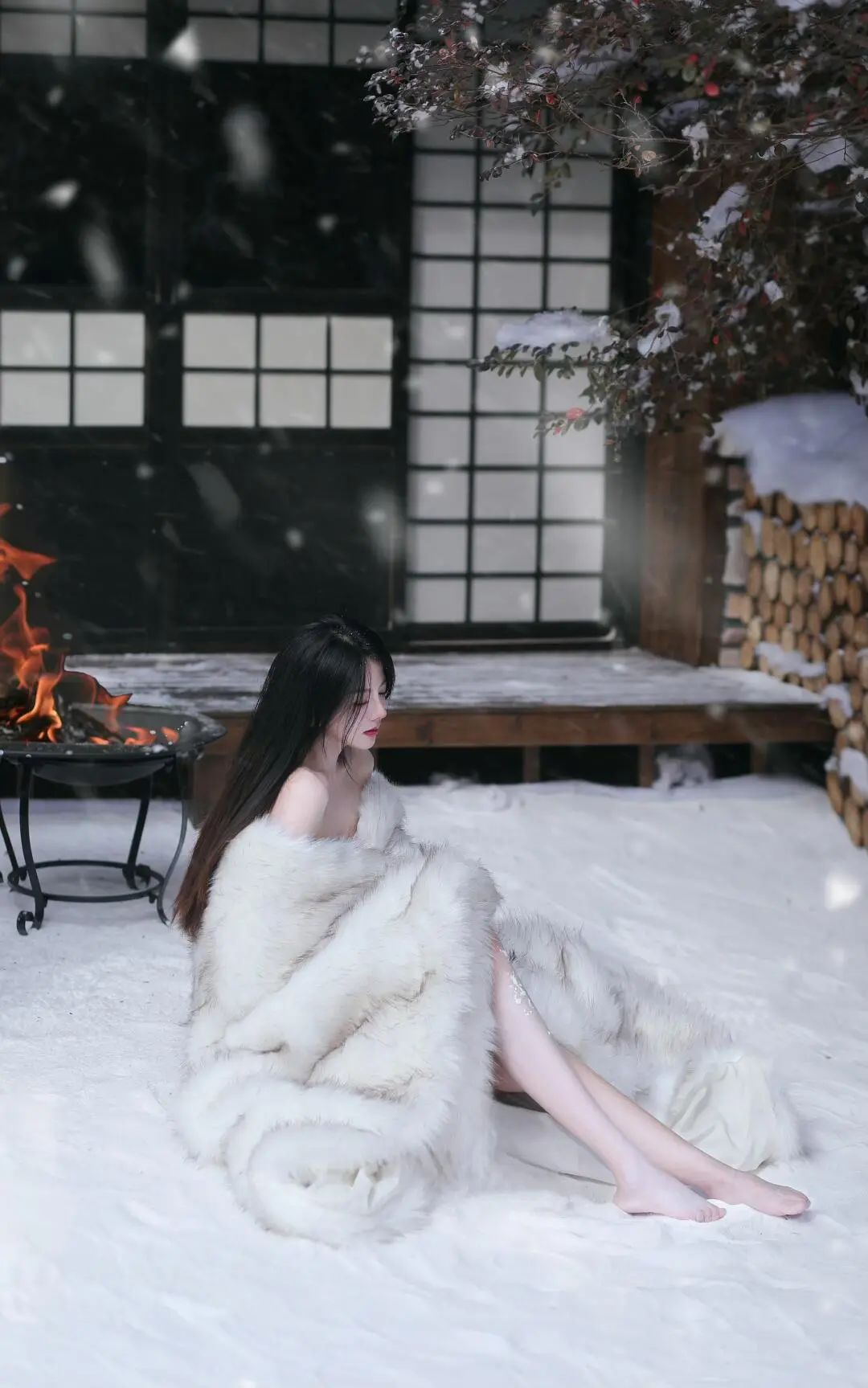 雪地里氛围感十足的美女壁纸 - 炫图天下