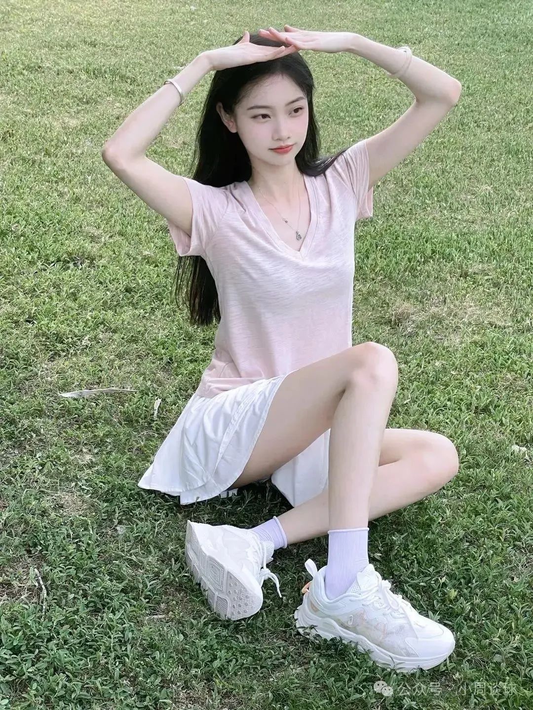 热爱健身的美女，紧身衣瑜伽裤，好身材展露无遗 - 炫图天下