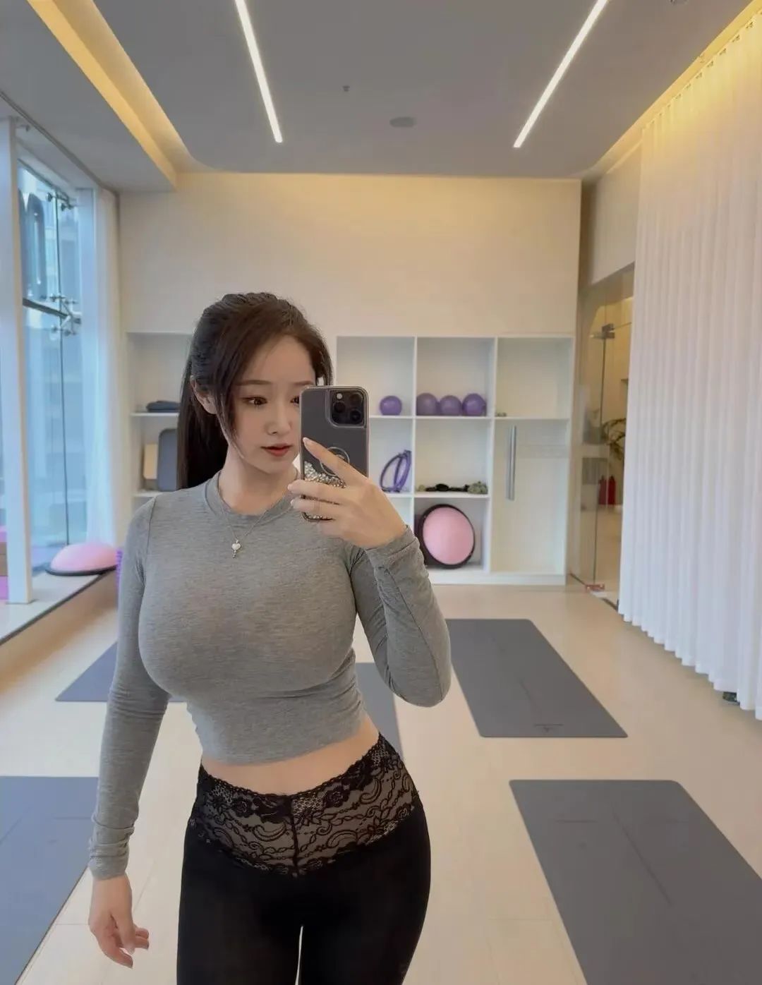 顶级网红美女，38D极品身材，完美腰臀，这身材根本顶不住 - 炫图天下