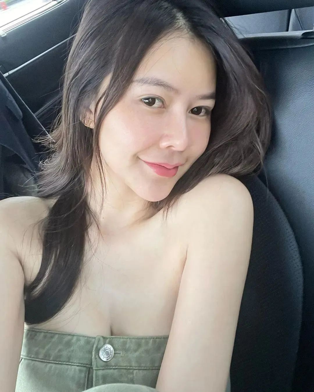 泰国小姐姐，人美背部更迷人！ - 炫图天下