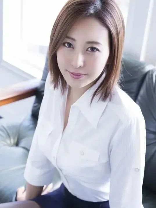 熟女松下纱荣子，为啥给他喂饭？ - 炫图天下