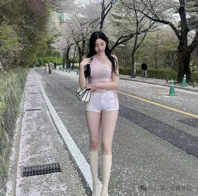 大长腿网红空姐，超S级模特身材，太惊艳了 - 炫图天下