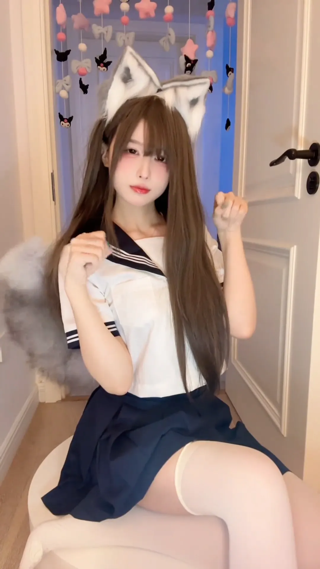 《颜值cos：白丝过膝肉肉腿 JK猫娘柔软又可爱》-Cosplay - 炫图天下