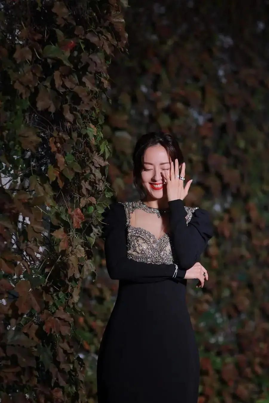 她是TVB颜值前三女星，你一定会被她的笑容和背影迷倒 - 炫图天下