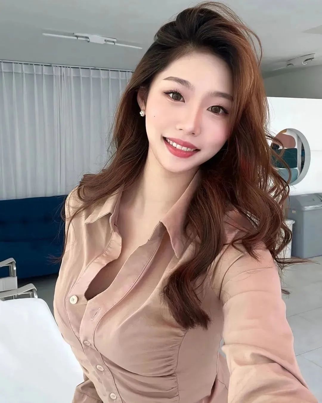 网红amy，烈焰红唇，迷人微笑 - 炫图天下