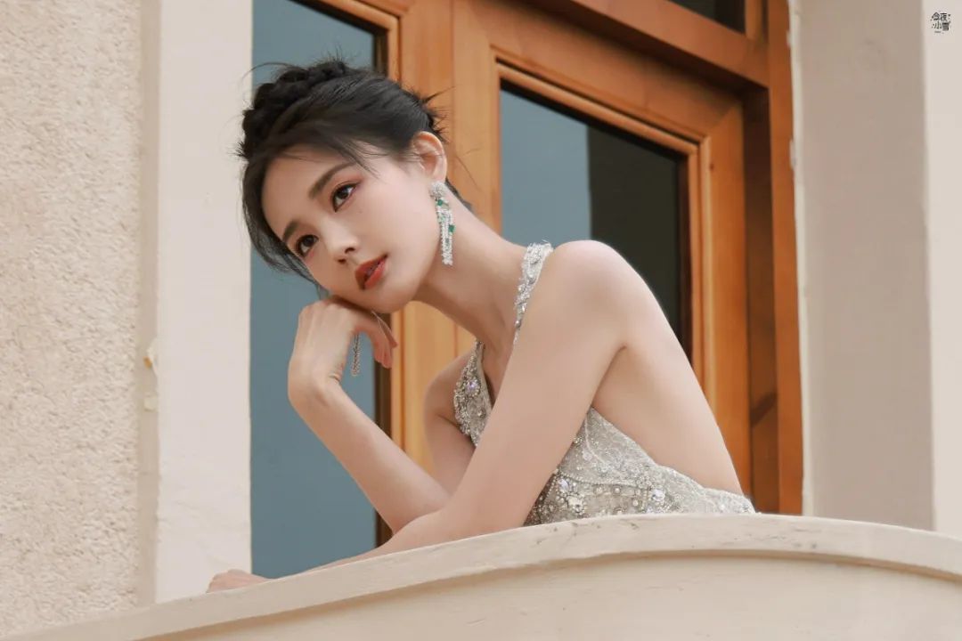 作品欣赏：深V抹胸连衣裙！ - 炫图天下