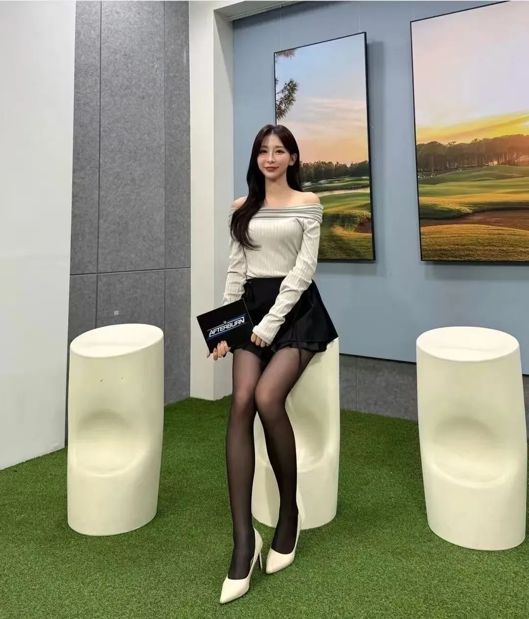 韩国顶级美女主播！黑丝袜、短裙大长腿，这谁受得了？ - 炫图天下