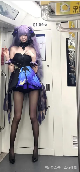 二米高的刻晴女coser？全网质疑，有图有真相，惊呆！ - 炫图天下