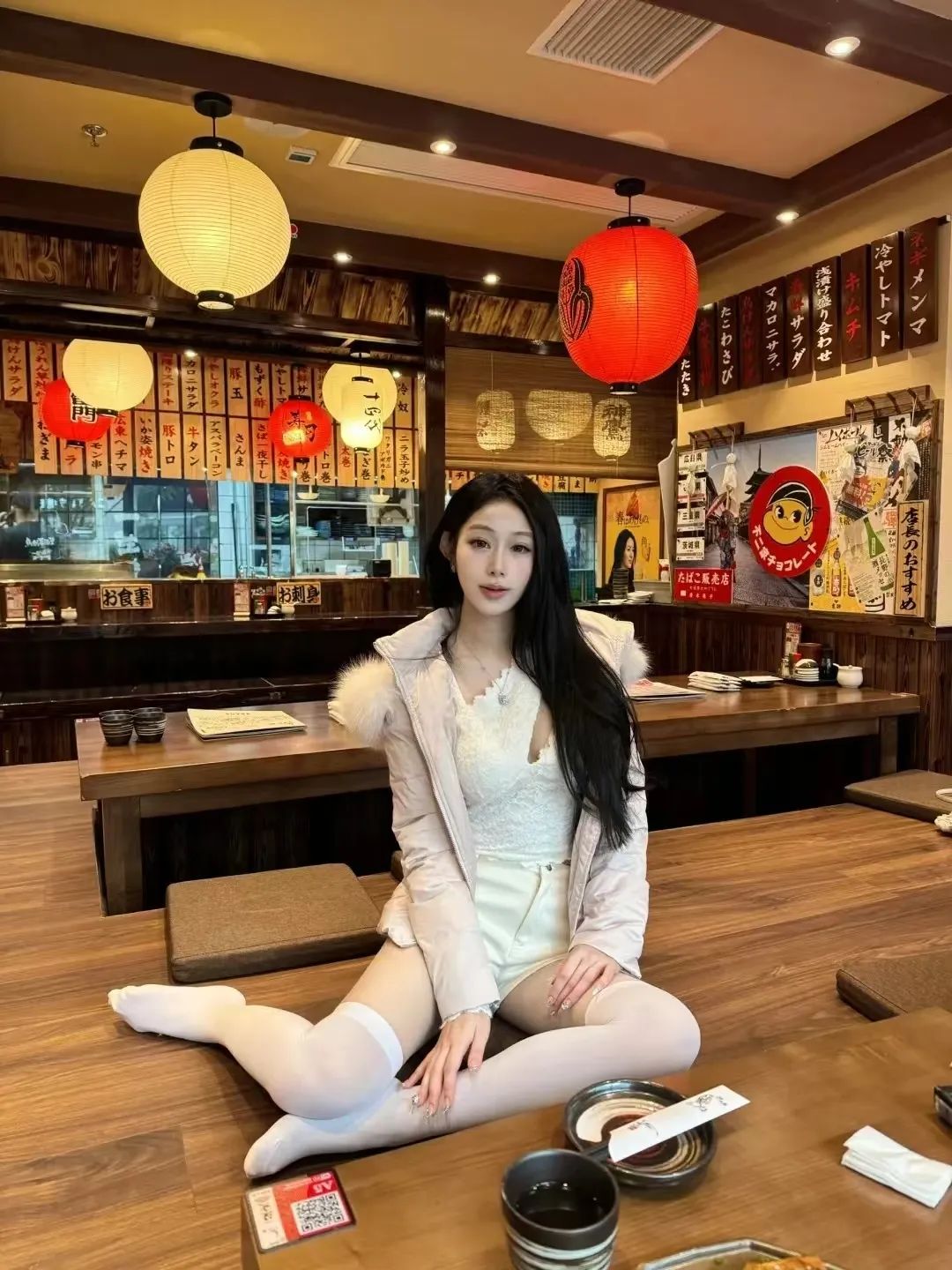 颜值cos：白丝美腿的小姐姐，长相太美了 - 炫图天下