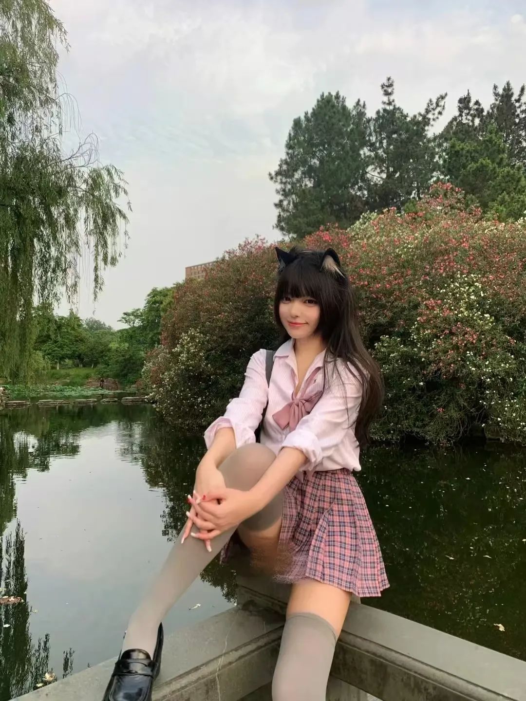 颜值cos：白丝美腿的小姐姐，气质太好了 - 炫图天下