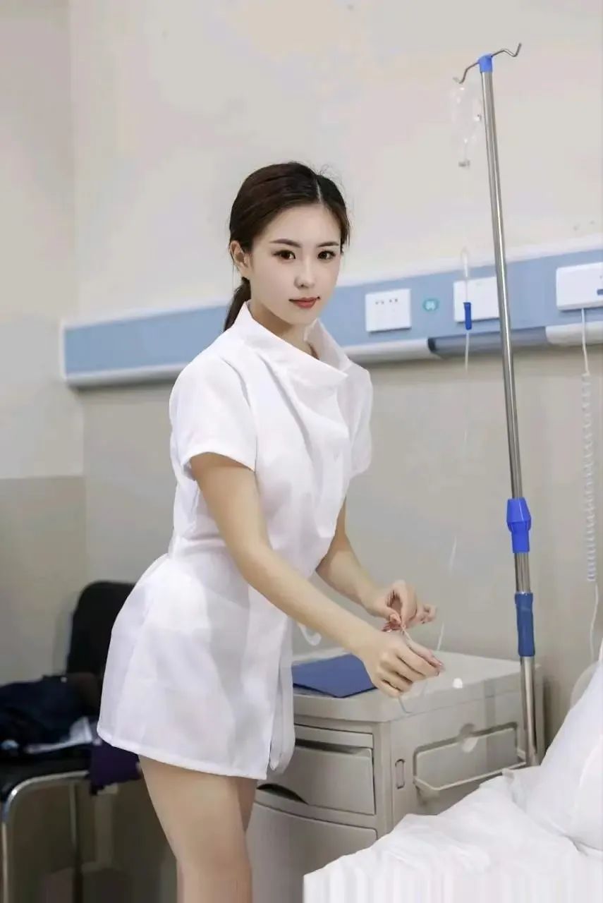 最美女护士！肉丝大长腿，顶级身材和颜值，这谁受得了 - 炫图天下