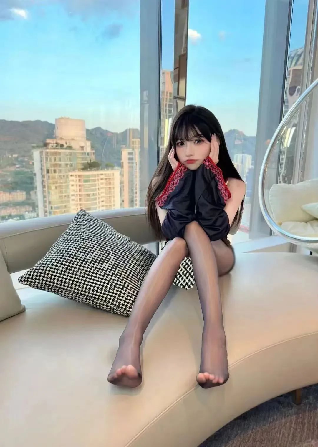 颜值cos：黑丝美腿的小姐姐，颜值担当 - 炫图天下