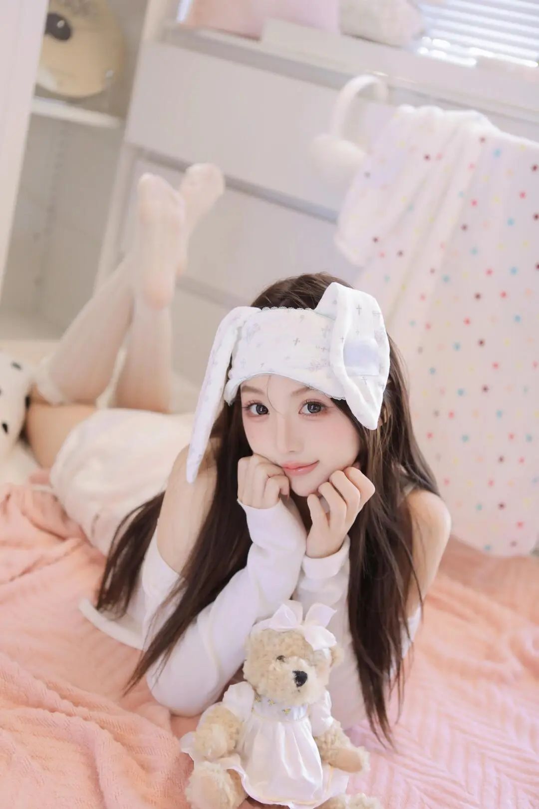 萌兔眼罩吊带背心美女 - 炫图天下