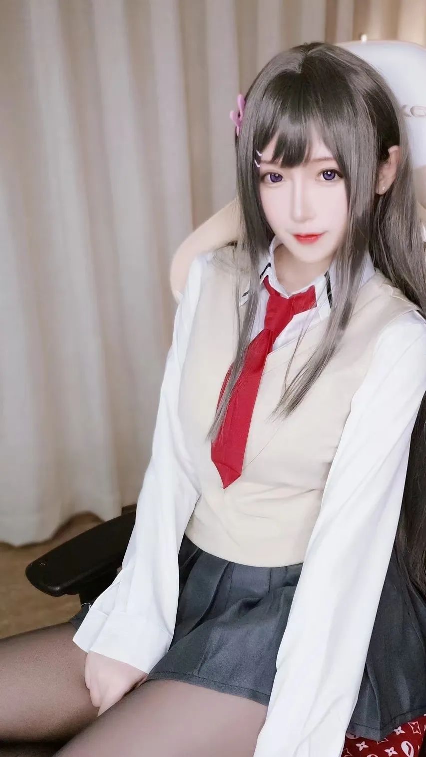 腐团儿cos麻衣学姐，颜值爆表，黑丝美腿太诱人了 - 炫图天下