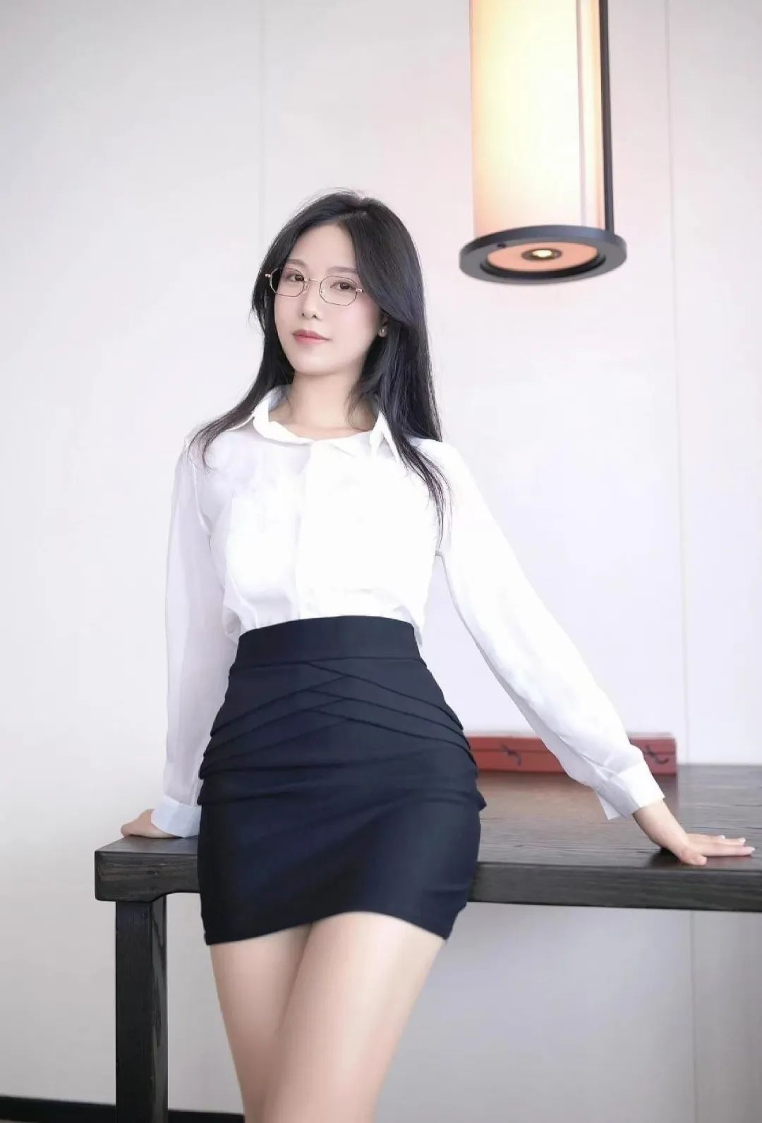 性感写真，小姐姐的职业装，包臀裙＋肉丝袜，妥妥的都市丽人 - 炫图天下