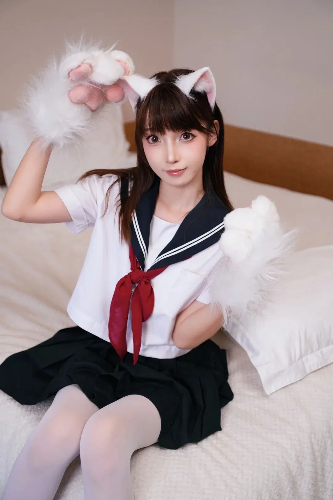 高中学姐COS，玉足、白丝过膝袜，JK猫娘，简直太迷人 - 炫图天下