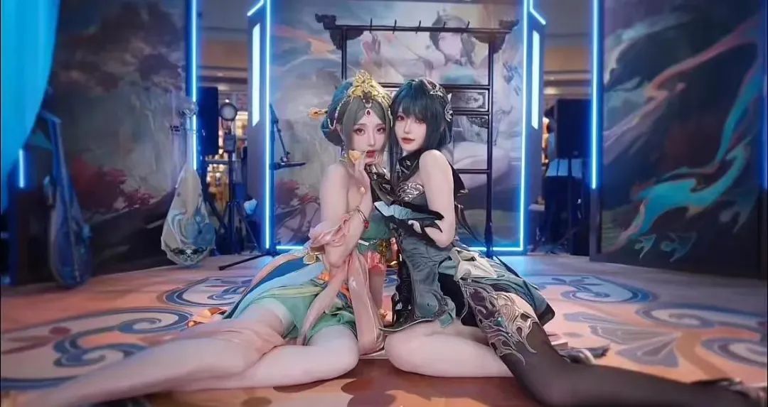 颜值cos：黑丝白丝的小姐姐，宅男的双倍快乐 - 炫图天下