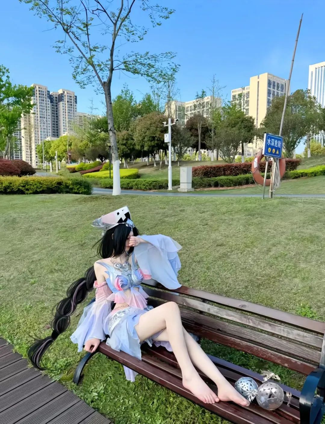 颜值cos：美腿玉足的小姐姐，身材太完美了 - 炫图天下