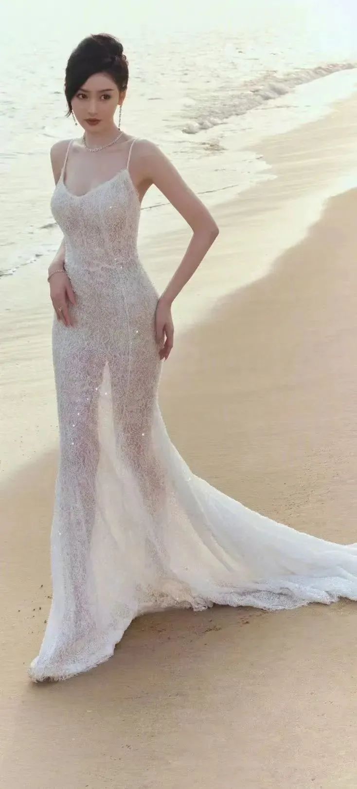 张天爱，女人果然是水做的，水天一色太美啦！ - 炫图天下