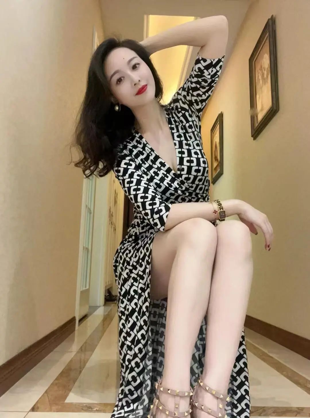 有韵味的姐姐，岁月沉香，优雅绽放，老A8也是A8啊 - 炫图天下