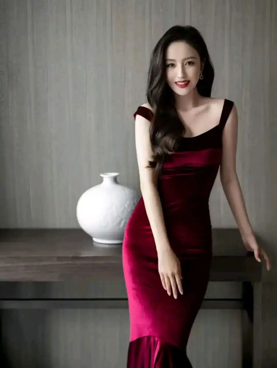 佟丽娅｜抹胸长裙写真，温柔甜美 - 炫图天下