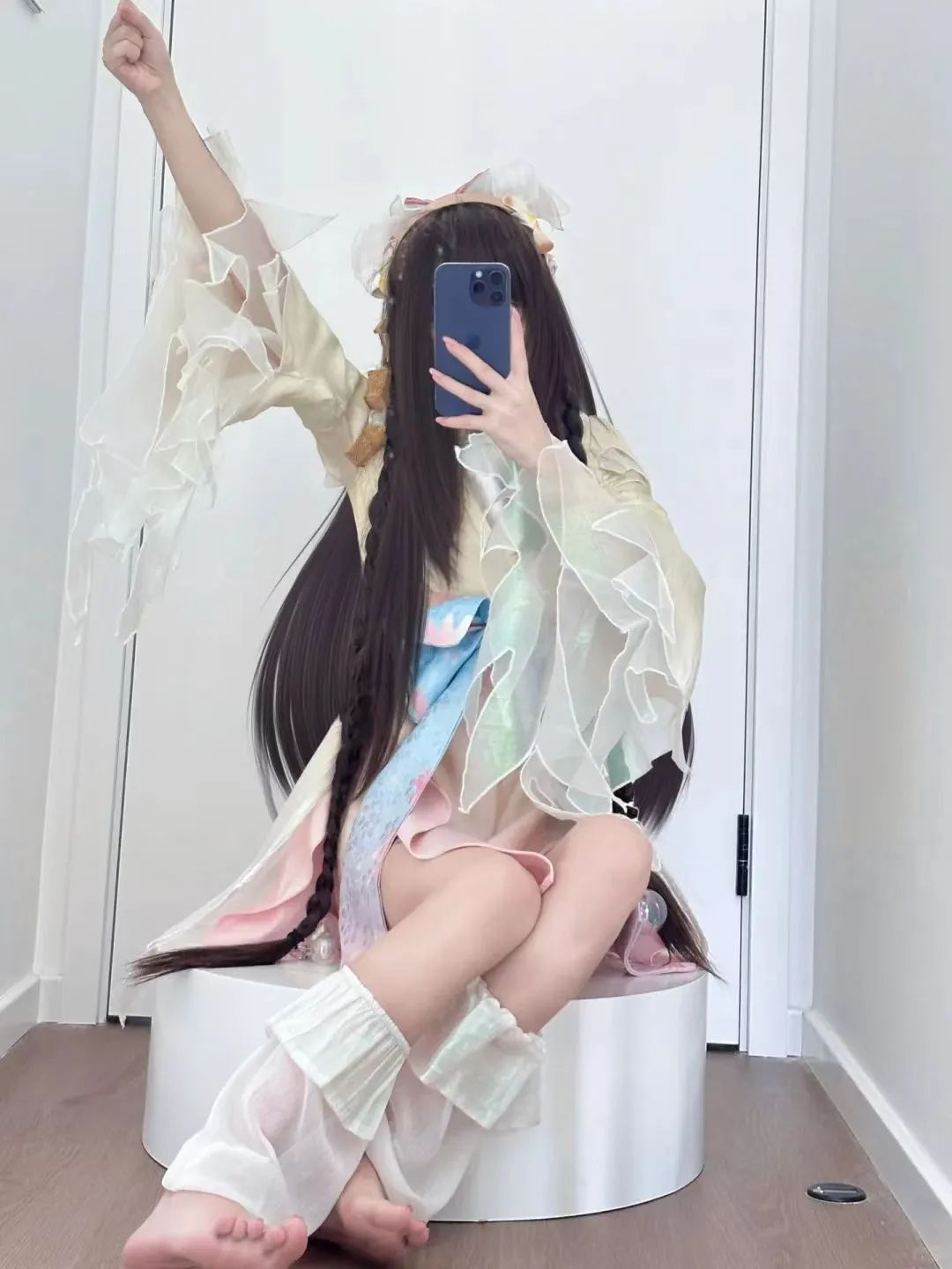 颜值cos：美腿玉足的小姐姐，长相太可爱了 - 炫图天下