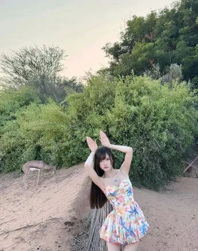 颜值cos：颜值爆表的腐团儿，彩色短裙太美了 - 炫图天下