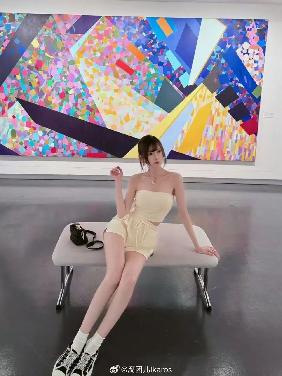 颜值cos：身材完美的腐团儿，两米大长腿太美了 - 炫图天下