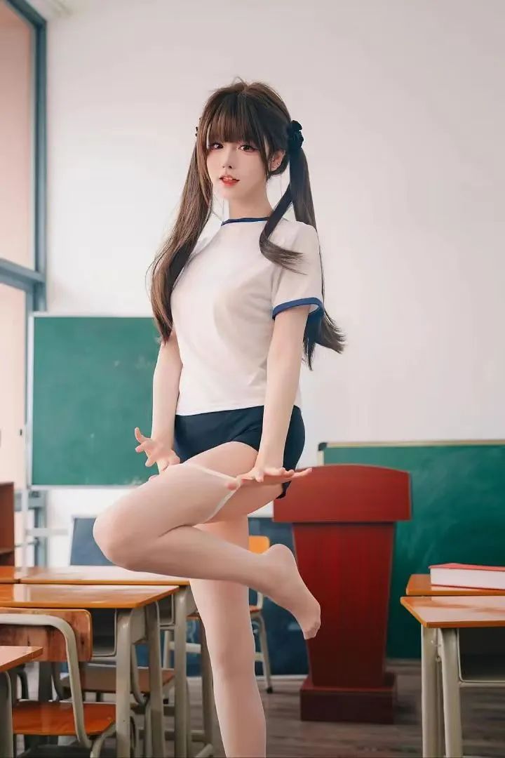 颜值cos：白丝美腿的小姐姐，长相很美 - 炫图天下