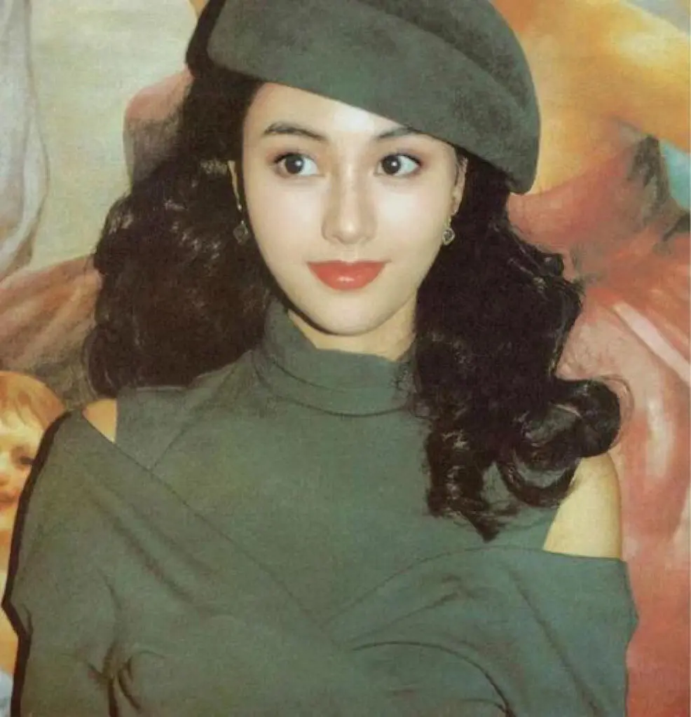 李嘉欣 笑着说再见，却深知再见遥遥无期 - 炫图天下