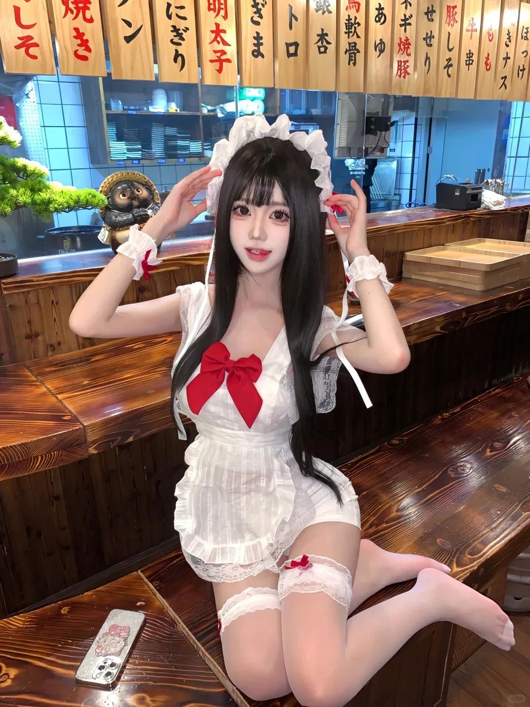 居酒屋女仆COS，玉足、0D白丝御姐，简直太太太迷人了 - 炫图天下