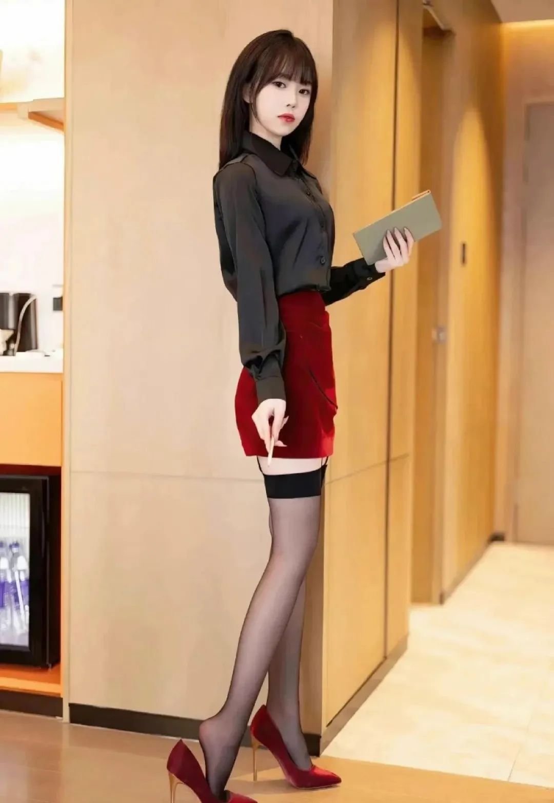 写真：性感黑丝大长腿，办公室女秘书，真羡慕她老板啊 - 炫图天下