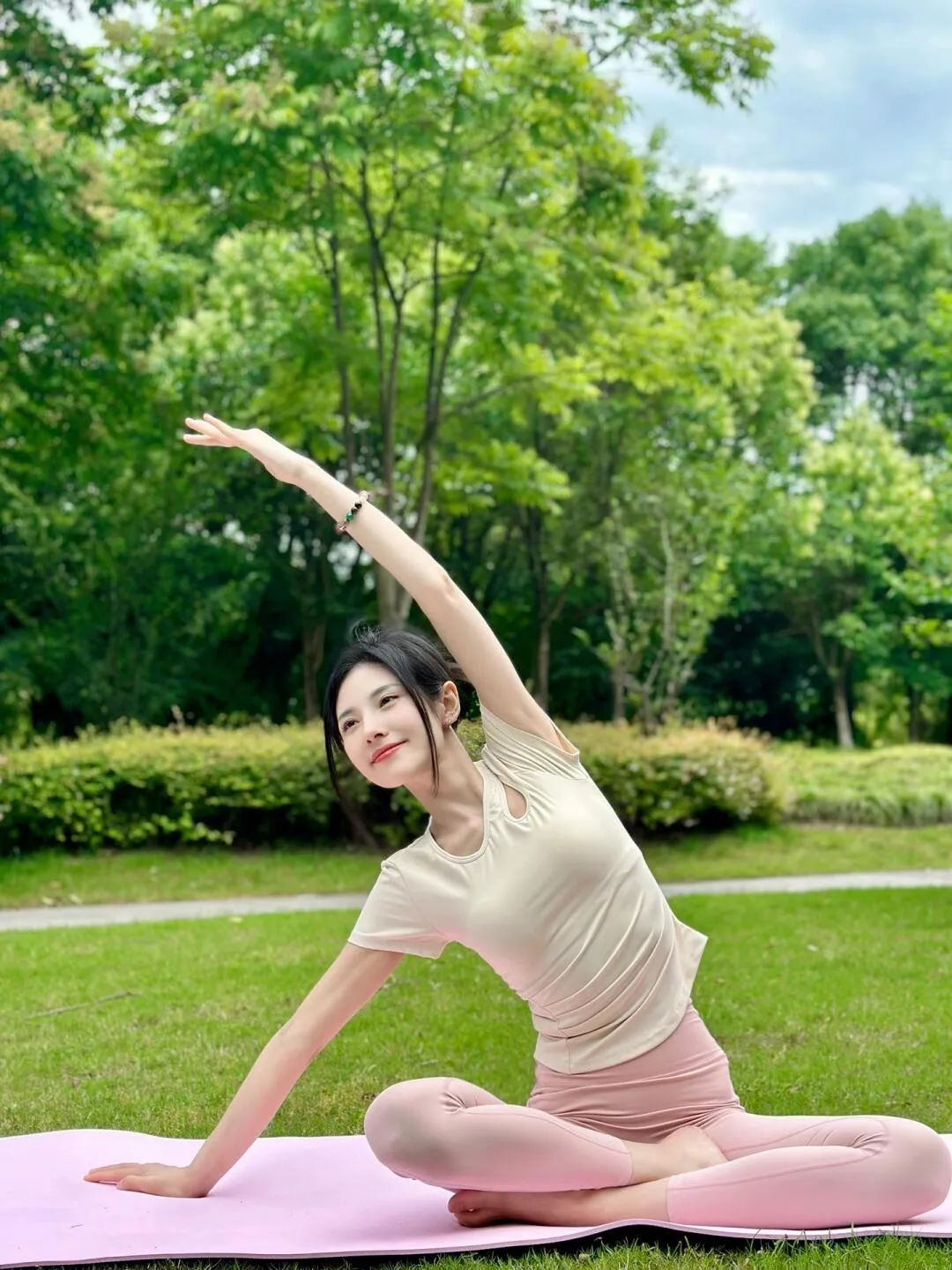 170cm瑜伽女神：户外健身，自由练习，心旷神怡 - 炫图天下