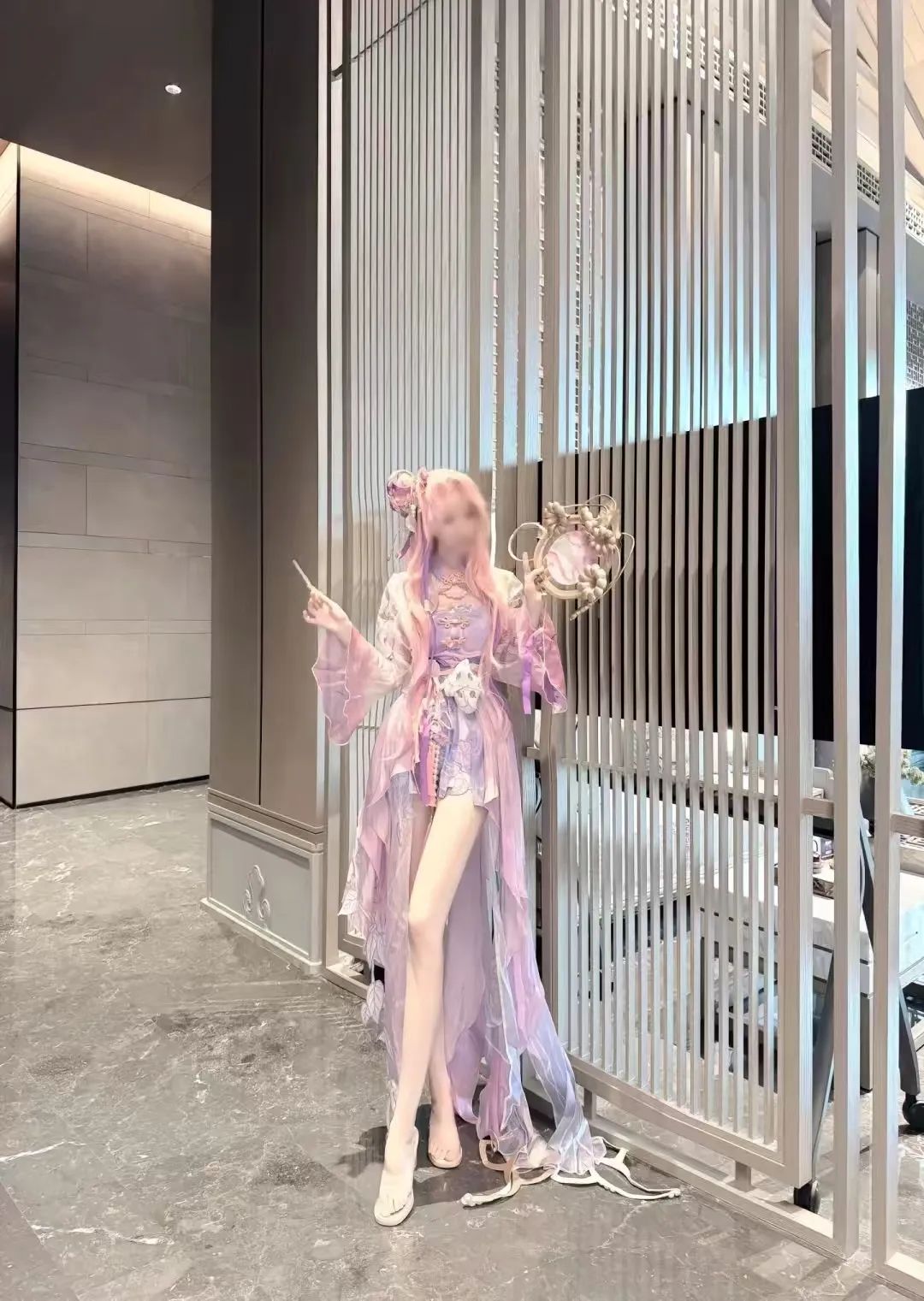 颜值cos：粉色长裙的小姐姐，大长腿太诱人了了 - 炫图天下