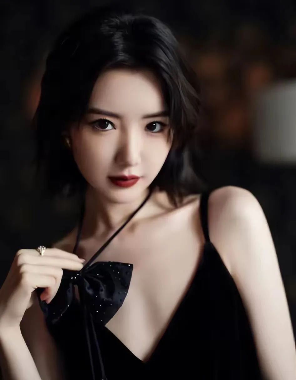 毛晓彤，深V蝴蝶结的诱惑 - 炫图天下