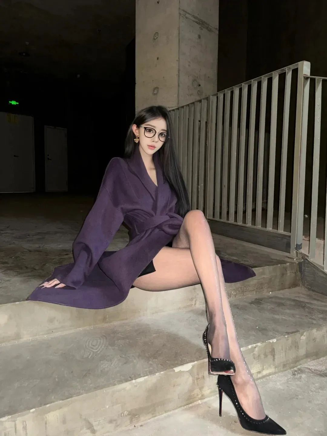 颜值cos：175高挑女神身穿紫色连衣裙，真的太有韵味了 - 炫图天下