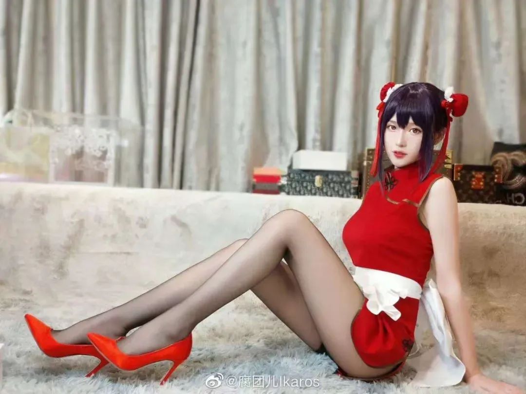 颜值cos：身材完美的腐团儿，她的黑丝美腿太诱人了 - 炫图天下
