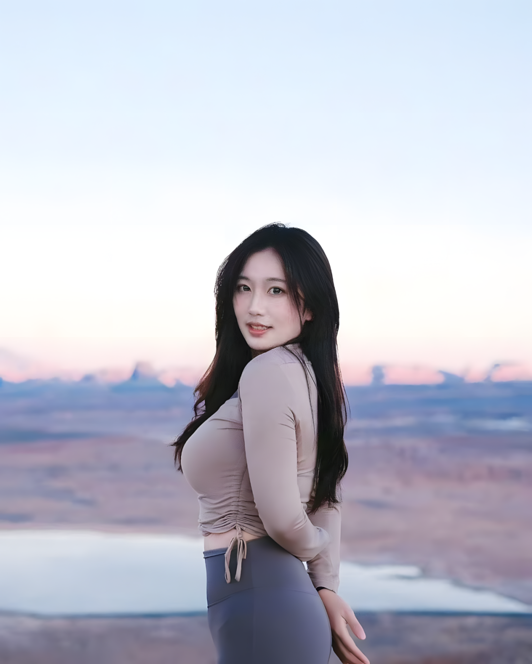知性迷人美女的绝美户外照！ - 炫图天下