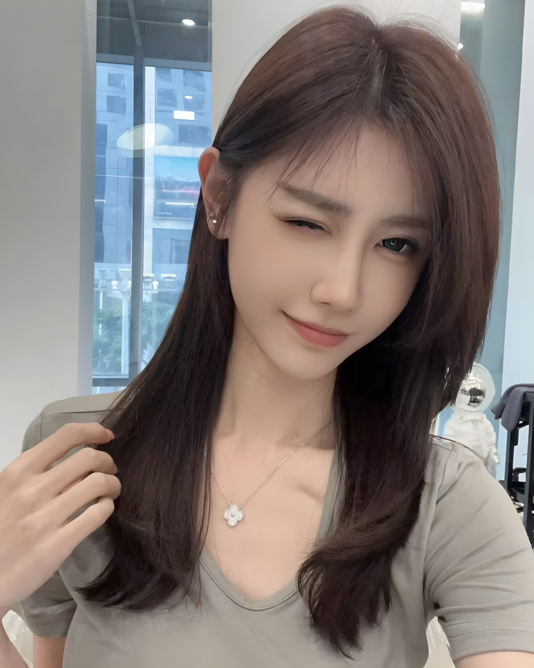 自信迷人的精致美女！ - 炫图天下