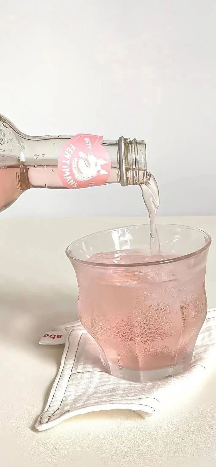 壁纸 | 性感美女 高清耐看 - 炫图天下