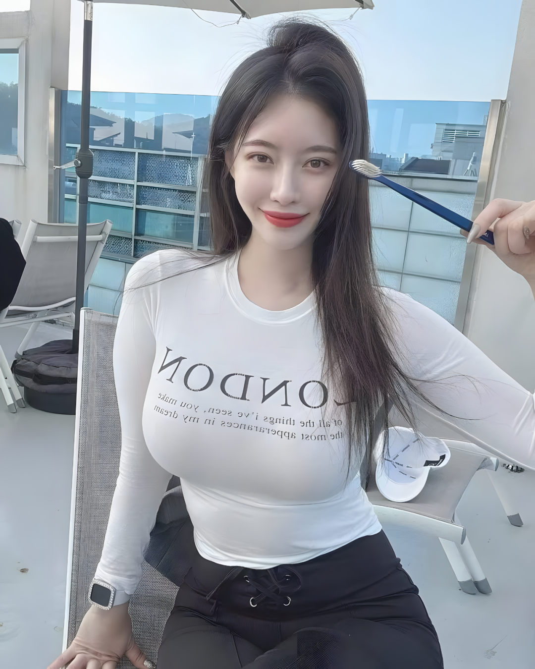 自信迷人！知性美女的绝美自拍照！ - 炫图天下