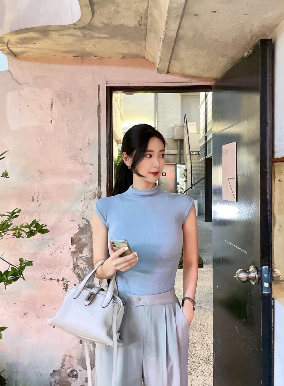 香车配美人｜极品！可甜可辣，身材火辣！ - 炫图天下