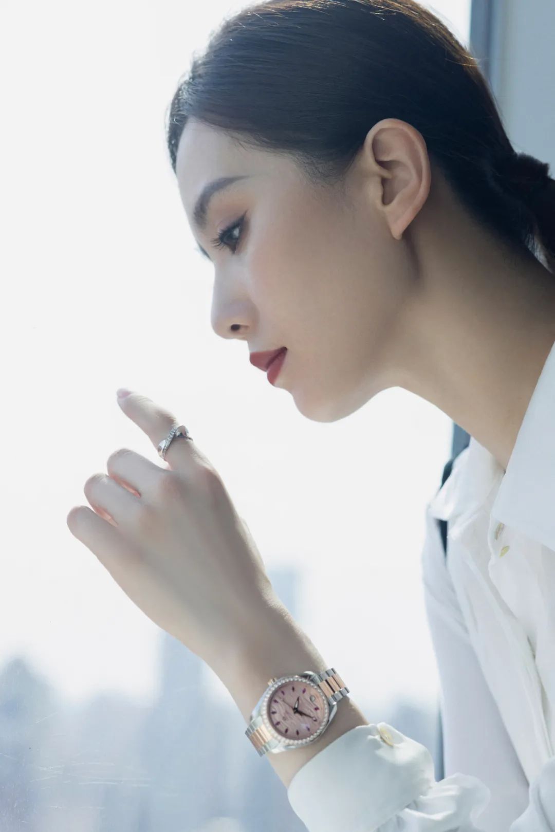 城市天际线映衬下的优雅身影，忧郁美令人心动【刘诗诗】 - 炫图天下