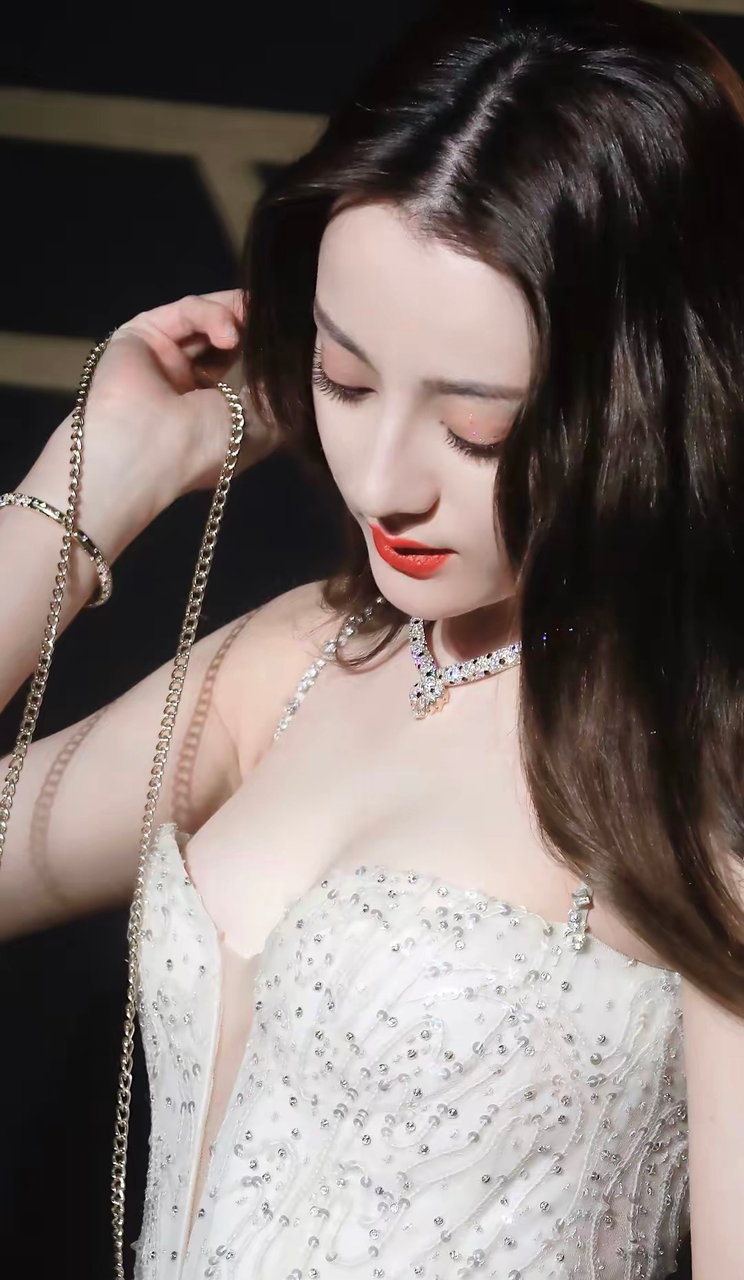 【迪丽热巴】超美写真集，貌美肤白，腰细腿长 - 炫图天下