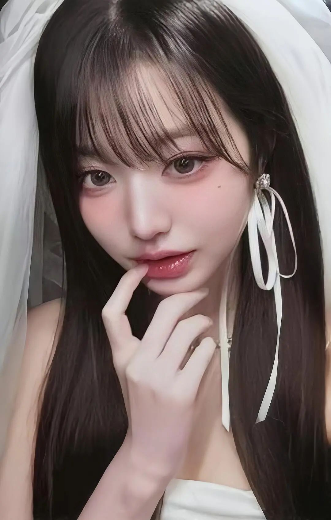 张元英一袭白色婚纱，可爱俏皮真的美死了 - 炫图天下