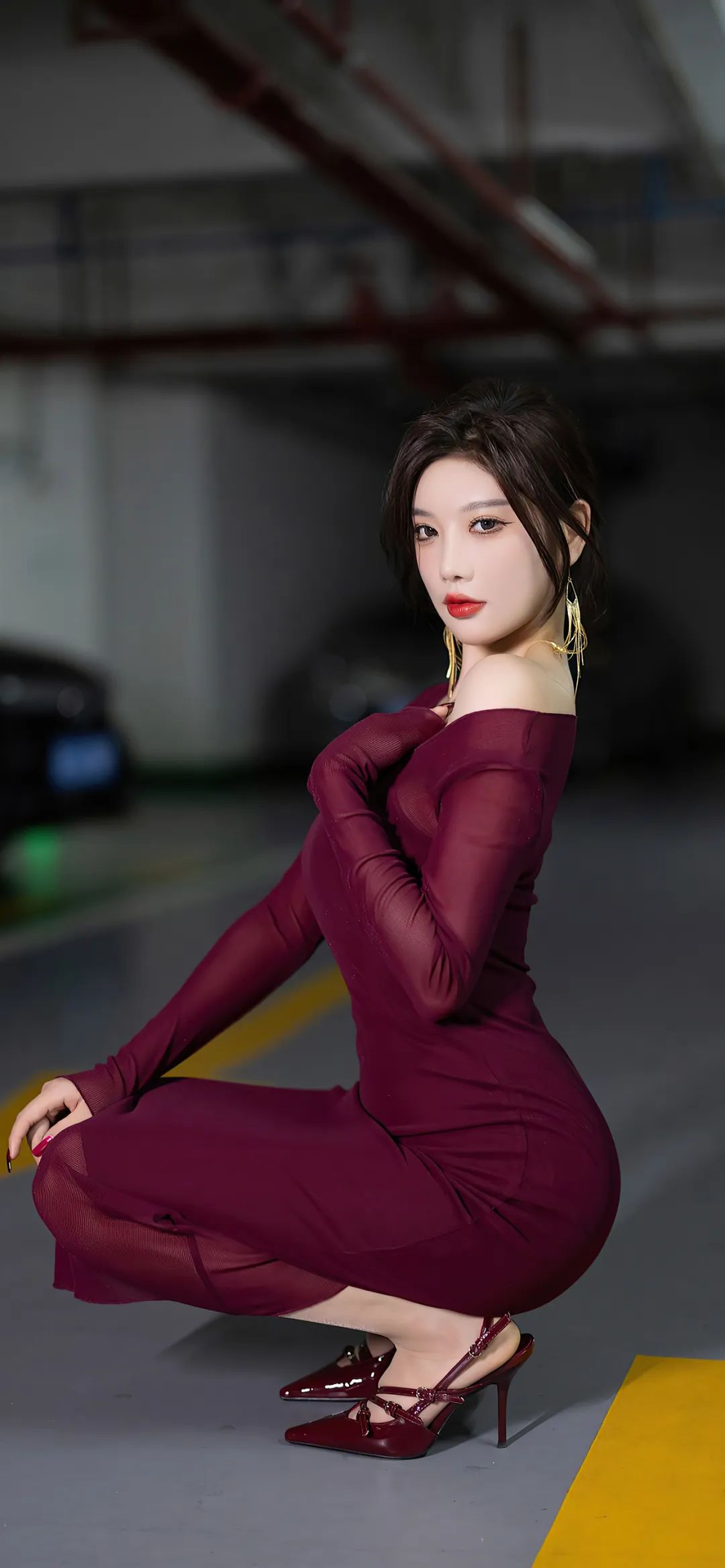 杨晨晨酒红色礼服氛围写真，尽显完美曲线 - 炫图天下