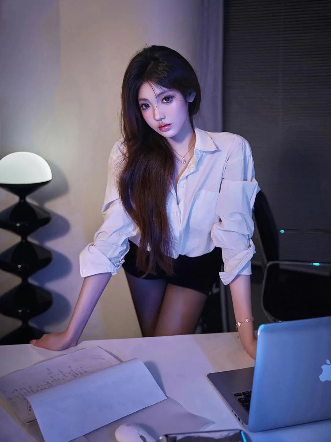 美女 | 在OL装的剪影里，邂逅一场写真里的温柔时光 - 炫图天下