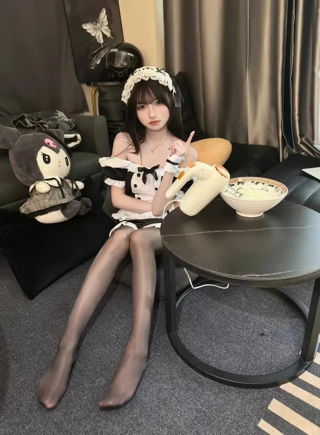 壁纸，黑丝美腿，女仆装小姐姐 - 炫图天下