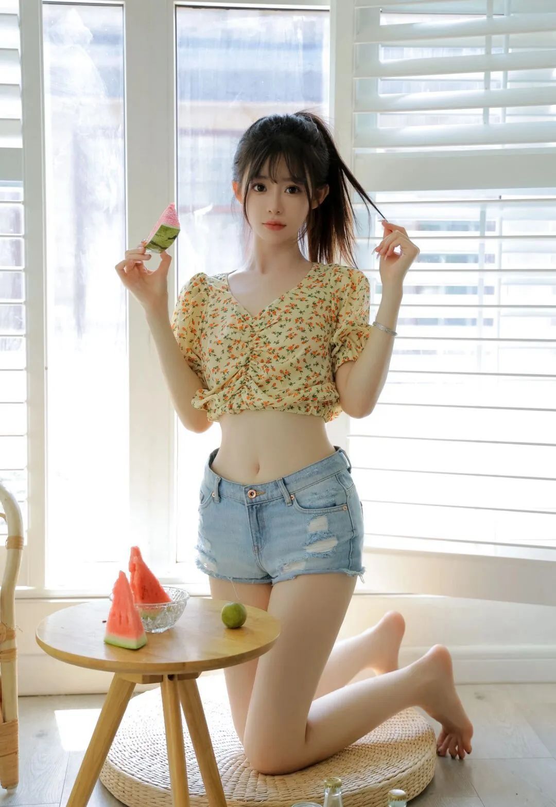 【清凉】夏日碎花衫短裤穿搭，少女写真超美 - 炫图天下