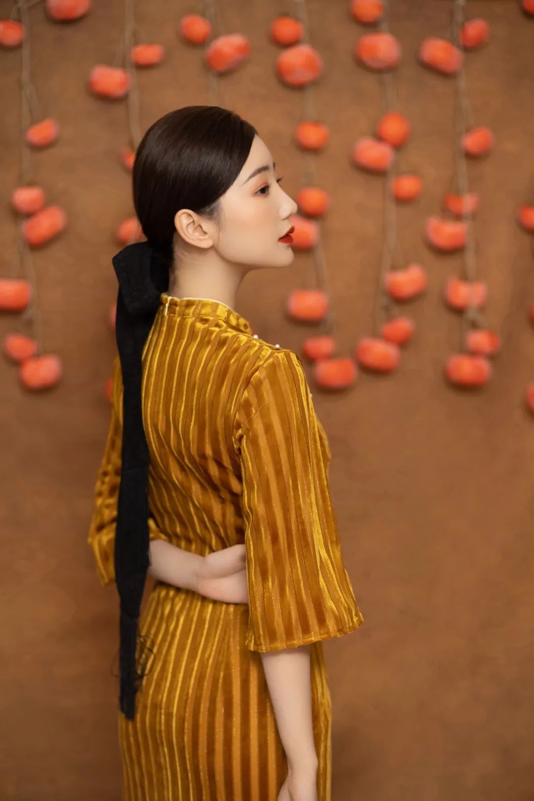 柿子女孩来袭！金色中式装，温婉如诗【毛晓彤】 - 炫图天下
